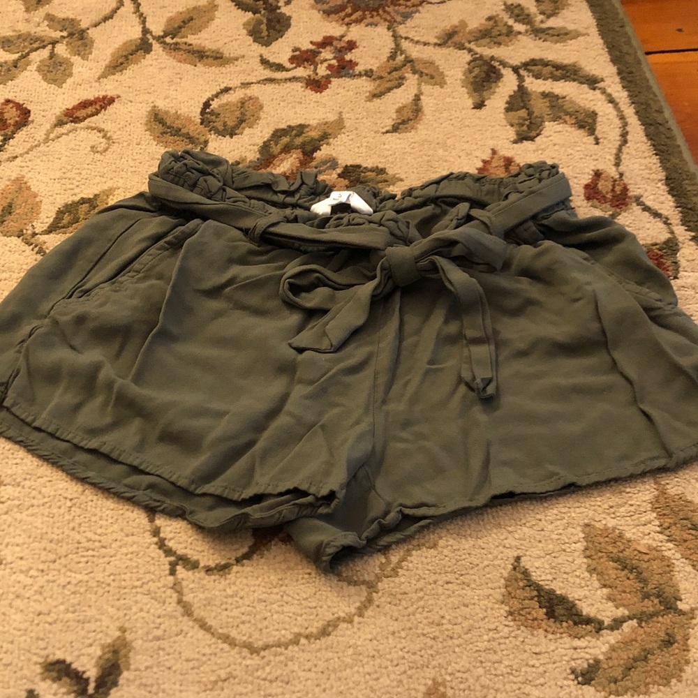 Jack by BB Dakota Olive Paperbag Waist Tie Shorts